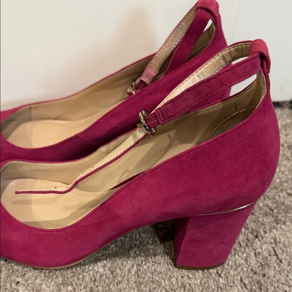White House Black Market Fuchsia Heels - Picture 4 of 5